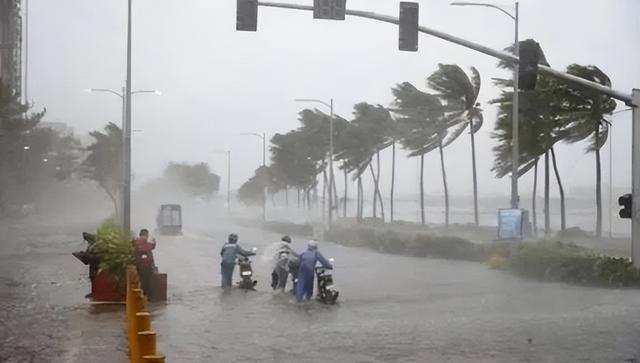台风登陆菲律宾 25人惨死 200场洪水淹城 村庄尽毁 万人撤离-9.jpg