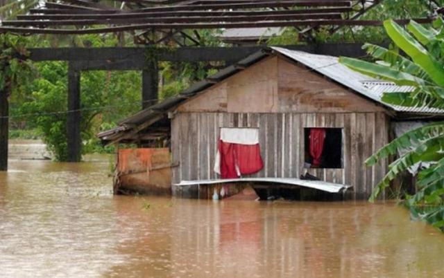 台风登陆菲律宾 25人惨死 200场洪水淹城 村庄尽毁 万人撤离-10.jpg