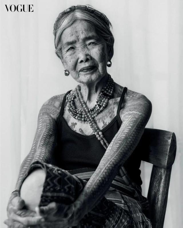 菲律宾106岁花臂奶奶火了！初恋殉国终身不嫁，却被网友封为女神-3.jpg